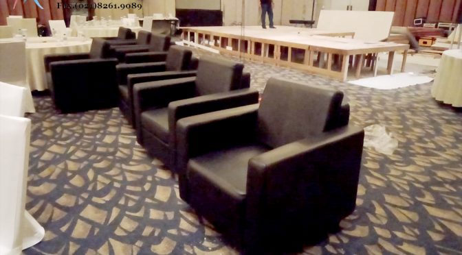 Sewa sofa single hitam murah Kota Tangerang