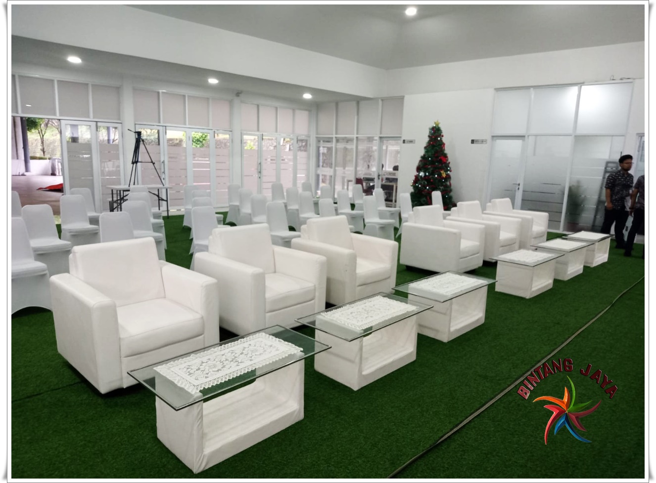 Meja Vip Kaca | Pusat Sewa Meja & Sewa Kursi Event Kantor Anda