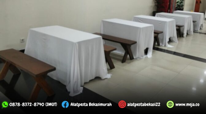 Sewa Kursi dan Meja Taman Kayu Dengan Cover Tebar Putih Jakarta Selatan
